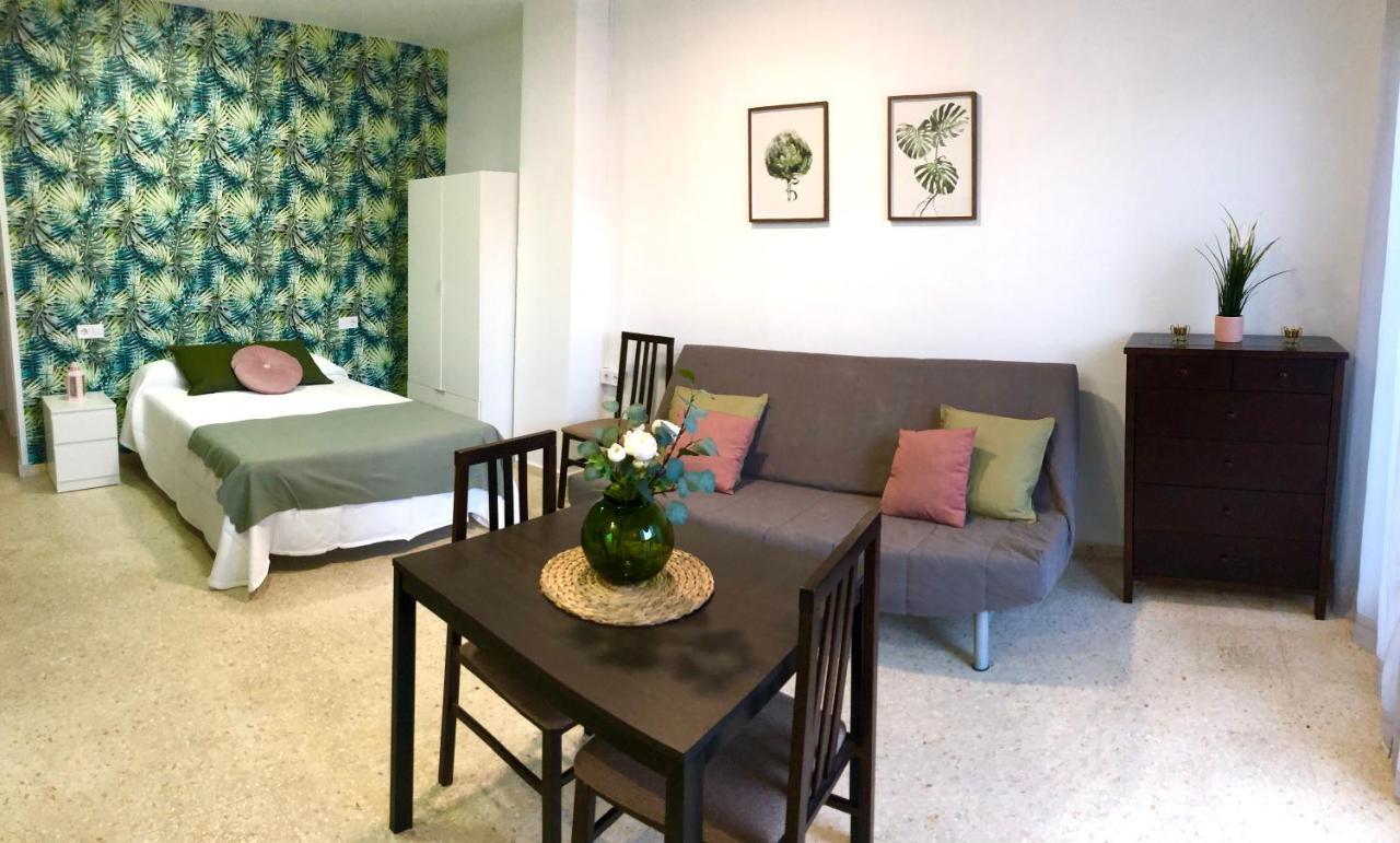 Apartamento Con Piscina En Ciudad Jardin Málaga Esterno foto